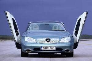 バイ・ワイヤ化もデジタルドアミラーもワイドディスプレイも30年前に想定済み！　コンセプトカーの「F200」をみたらメルセデス・ベンツの先見性がヤバかった