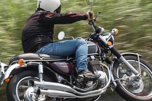 【ホンダドリームCB500FOUR（1971）回顧試乗】高性能至上主義に一石を投じた「静かなる男のための500」