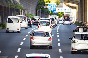 2時間ノロノロ!? 中央道「地獄のお盆渋滞」絶対に避けるタイミングはどこ？「穴場の時間帯」を知れば全然混んでないことも！「時間ずらして」NEXCOの予測は