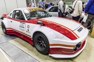 マツダ「RX-7」IMSA仕様に大変身した初代「ロードスター」は300馬力ロータリーエンジン搭載！