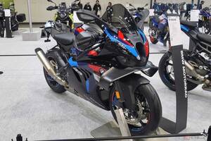 最高速314km／hを実現!?　　BMW Motorrad「M 1000 RR」最新型を日本初披露【大阪MCS2025】