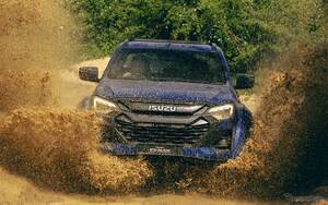 いすゞのピックアップトラック『D-Max』、極地仕様「AT35」英国発売…約1130万円