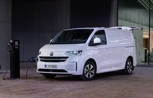 最大9名乗りのVW『トランスポーター』、初のEVを英国で追加