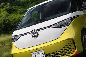 復活の”ワーゲンバス”!? 新「“3列7人乗り”高級ミニバン」登場！ 全長5m級のロング仕様は広いだけじゃなく走りもスゴイ!? フォルクスワーゲン「IDバズ」の実力とは？