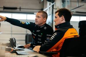 もはやガチレーサーじゃん！　ブラッド・ピットのF1ドライブ密着動画が公開。上々の走行も「“タマ”を出しきれなかったな」と悔しがる