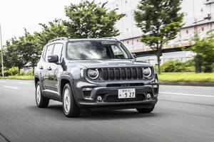 【街中で扱いやすいコンパクトSUV】ラングラーの弟分『ジープ・レネゲード』がマイルドハイブリッド搭載で魅力増！
