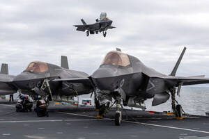 イギリス空母艦載機 インドの空港に緊急着陸！ 高性能なF-35Bでも太刀打ちできなかった問題とは