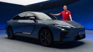 第8世代「レクサス ES」はSクラスとA8をターゲットにフルハイブリッドと電気自動車として登場！
