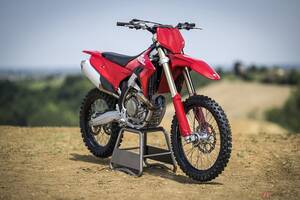 ドゥカティ初のオフロードバイク!? 真紅のボディが“らしい”仕上がりの「Desmo450 MX」欧州で発売開始