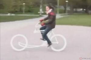 フロントフォークが無い!?　もはや芸術品レベルの美しすぎる自転車の乗り心地とは