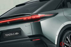 【欧州】トヨタ新型「C-HR」がスゴい！ 少し大きい全長約4.5mのクーペSUVボディに斬新“サメ顔”採用！ パワフルな高性能ユニット搭載した「プラス」とは？