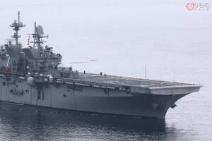 中国に対するけん制か？ 長崎県に米軍最新の強襲揚陸艦が到着 メチャ広い艦内も公開