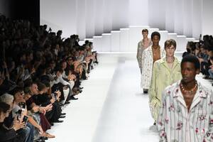 ドルチェ&ガッバーナ、ミラノ・ファッションウィークでパジャマを大胆に再解釈