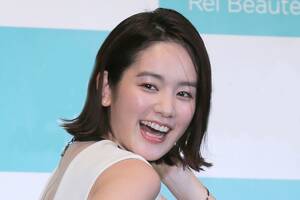 元グラドル「筧 美和子」が“約890万円”の「高級ハイエース」を!? 角目の旧車デザイン「プロボックス」も合わせて検討！ 「ありありのありです」と声上げる「商用車たち」とは