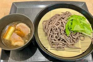 この旨さ、想像のナナメ上!?　首都高「市川PA」の「鴨せいろそば」が絶品だった　バイクで行く高速道路グルメ