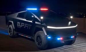 テスラ『サイバートラック』が警察のパトロール車両に…年内に米国で納車開始へ