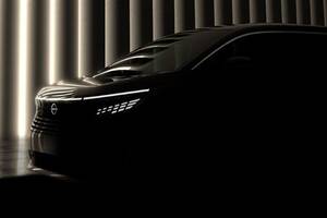新型「エルグランド」は燃費大幅向上、シートアレンジ、走り自慢などの目玉機能で「アルファード」と勝負する