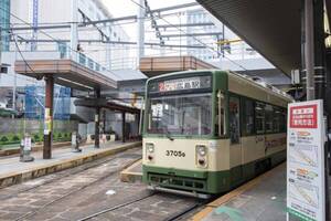 上も下も路面電車！ 広島駅前「今だけの光景」に注目 激セマ電停も「新ルート誕生」と同時に廃止へ