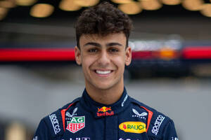 レッドブル、17歳の育成リンドブラッドのFP1デビューを正式発表。イギリスGPで角田裕毅のマシンをドライブ