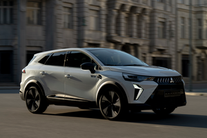 三菱が新型コンパクトSUV「グランディス」を発表！ フルハイブリッドモデルもラインナップし2025年内に欧州で販売開始【新車ニュース】