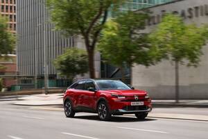 シトロエン『C4マックス・ハイブリッド』をアップデート。黒ルーフを採用した新デザインに