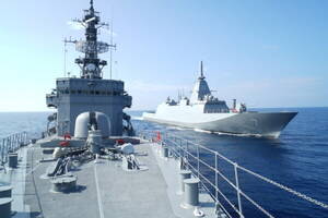 護衛艦は“24時間制”じゃない!? 乗員の体内時計が狂う理由とは？「3段ベッドの一番上が快適とは限りません」