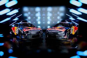 トラックハウス、2026年NASCARカップシリーズに向けレッドブルと大型契約更新。25戦で公式カラーを採用へ