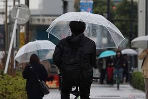 え、梅雨入り？ 鬱陶しい雨の中で自転車走行　注意すべきポイントは意外と多い？　違反で罰金の可能性も
