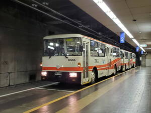 日本最後のトロリーバス廃止へ！ ラストランは立山黒部アルペンルートで11月30日。