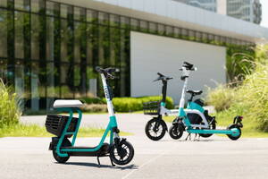 LUUP、座席カゴ付きの特定小型原付「電動シートボード」を発表！ 新車両は歩道を走れる？