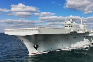 就役は目前か？ 中国の「空母みたいな巨艦」初公試を完了！ “異形の艦橋＆カタパルト”に注目！