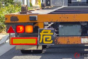 国交省が「26台の重量オーバー車」に“行政指導” 超・悪質「ルールガン無視の特殊車両」を“強制排除”！ 「高速降りなさい！」命令も？ 危険すぎる「規格外車両」 合同取締で一斉検挙