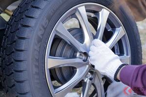「走行中にガタガタ…」 タイヤ交換後の“脱落事故”が北海道で相次ぎ発生！ 自分でタイヤ交換をおこなうときの注意点とは？