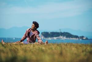 ヨガと休日──オーラリーからミュウミュウまで、パフォーマスウェアとファッションをスタイルミックス