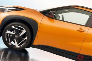 トヨタ新型「ちいさな“SUV”」に注文殺到！ 全長3.7mの「ちょうどいいサイズ感」に“初”のハイブリッド搭載！ 走りもイイ「GRスポーツ」仕様＆“ツートンカラー”も設定した「新型アイゴX」欧州発表！