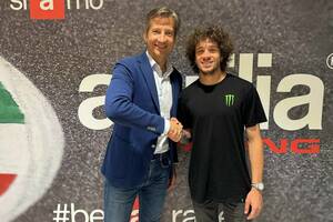 【MotoGP】アプリリア、マルコ・ベッツェッキと複数年契約。2025年シーズンはファクトリーチームでマルティンとコンビ