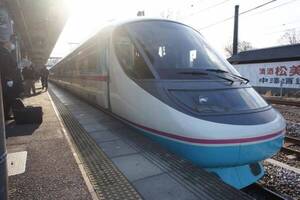 なぜ変わり種？「2階建てロマンスカー」誕生のワケ 「ロマンスカーのお約束」を破った張本人？