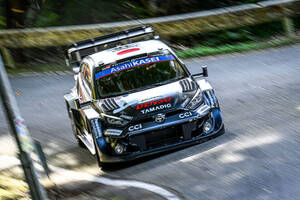 勝田貴元がパワステを失い優勝戦線を離れる。オジエがトップも僅差で最終日へ【SS14後結果】