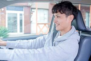 【大討論】なぜ「都会の若者」は免許を取っても車を買わないのか？――都市部の所有率「男性：7.8%」という現実、構造転換はもう止まらないのか