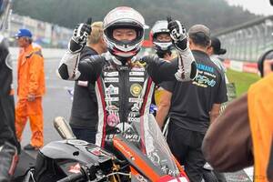 初めて乗るヤマハ「YZF-R3」でポールトゥウイン!?　「MFJ CUP JP250岡山大会」にスポット参戦したレーシングライダー大久保光のレースレポート