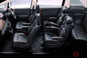 ホンダ新「オデッセイ」発売！ 最上級より「36万円オトク」＆一番低燃費な「リッター20キロ」近くを記録する“7人乗り仕様”！ 両側パワースライドドア＆“高級内装”もイイ「最安モデル」って？