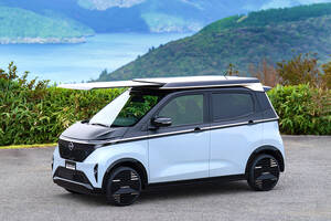 【Japan Mobility Show 2025】日産が電動スライド式ソーラーシステムを搭載した軽EV「サクラ」を出展