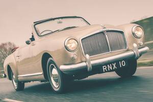 ベース車は判別困難？　ローバー90 マリナーDHC（2）　直6の堂々と穏やかな加速