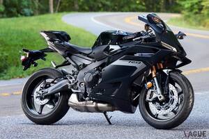 「ヤマハ得意の3気筒エンジン」を搭載！ 新型「YZF-R9」海外で先行公開「サーキットも視野に入れた」スーパースポーツは何が魅力？