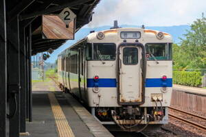 JR九州が「国鉄型」置き換えへ“次世代車両”を投入！外観はド派手!? どんな車両なのか