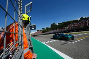 F1イモラ決勝でトラブル車両回収のため、1回目VSC、2回目SCだった謎……その理由は”車両収容スペース”にあった