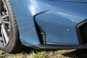 ほとんどのクルマで空いてるバンパー横の「穴」！　デザイン上の飾りかと思いきや重要な役割を担っていた