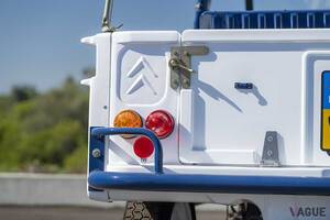 やっぱ「ビーチカー」は青い海が似合うよね！ オークションで発見した名車“2CV”ベースの「丸洗いできるシトロエン」とは