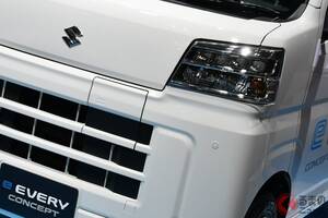 スズキの新型「軽ワンボックスバン」がスゴい！ 中身はダイハツ、顔はSUZUKI！ パワフル＆静かな加速で200km走れる！ 新型「eエブリイ」で使える画期的サービスとは？