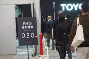 センチュリーを見るのに30分待ち！　大盛況のJMSのなかでもトヨタ系ブースは圧倒的な人気だった